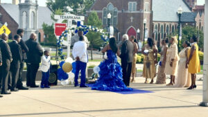 Wedding ceremony on State Line Avenue with guests split between Arkansas and Texas in Texarkana, Arkansas